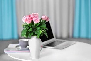 הזמנת זר פרחים לעובד ולעובדת בשושי רגעים של פרחים